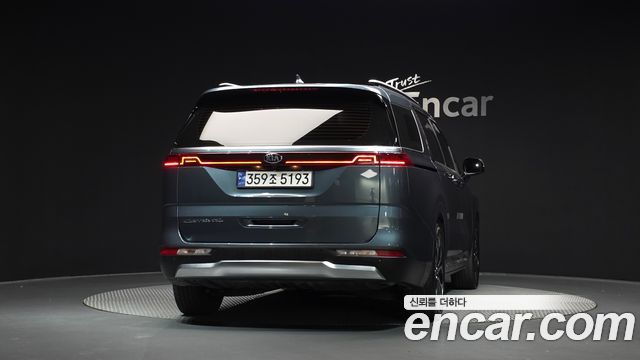 Kia Canival 2021 — photo 4