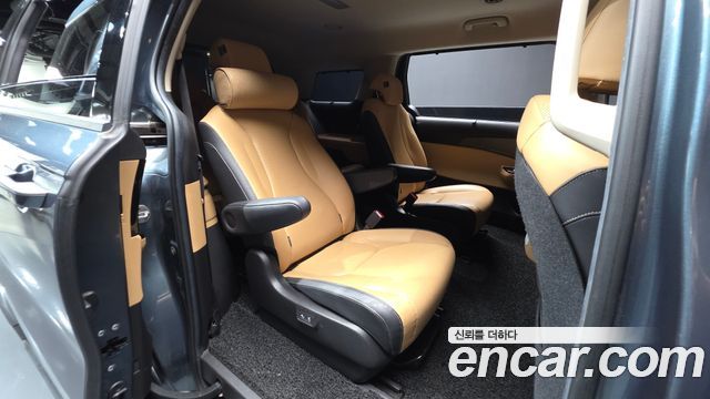 Kia Canival 2021 — photo 18