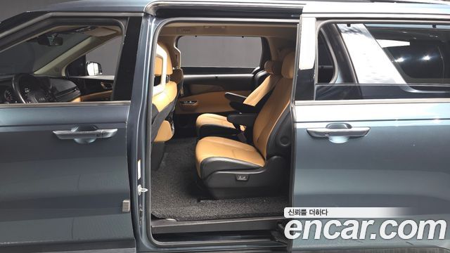 Kia Canival 2021 — photo 16