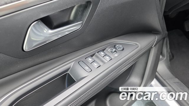 Peugeot 5008 2018 — photo 31
