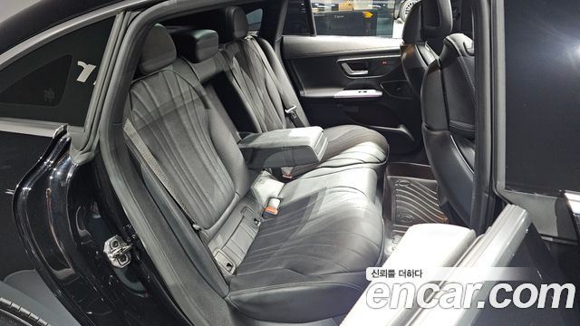Mercedes-Benz EQE 2024 — photo 17