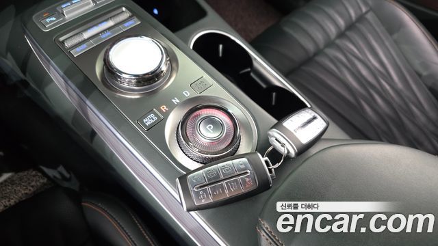 Genesis GV70 2023 — photo 12