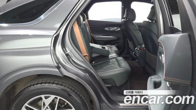 Genesis GV70 2023 — photo 17