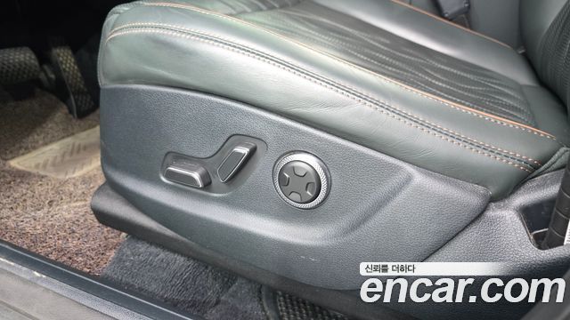 Genesis GV70 2023 — photo 22