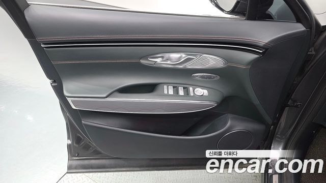 Genesis GV70 2023 — photo 14