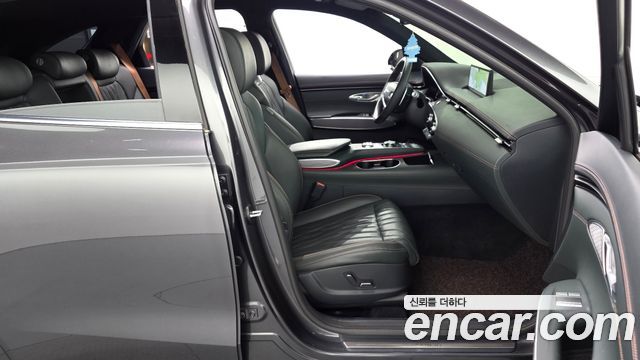 Genesis GV70 2023 — photo 16