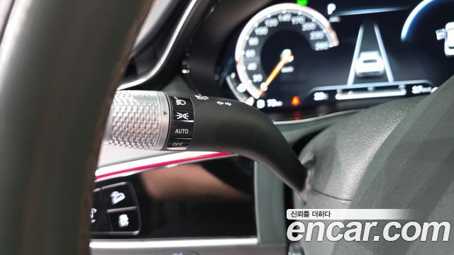 Genesis GV70 2023 — photo 27
