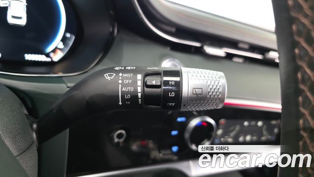 Genesis GV70 2023 — photo 28