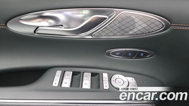 Genesis GV70 2023 — photo 31