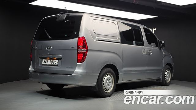 Hyundai Starex 2017 — photo 2