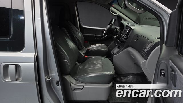 Hyundai Starex 2017 — photo 11