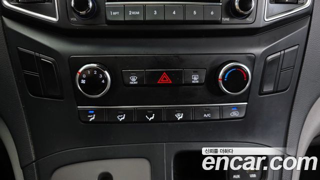 Hyundai Starex 2017 — photo 16