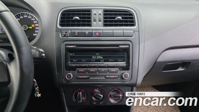Volkswagen Polo 2013 — photo 14