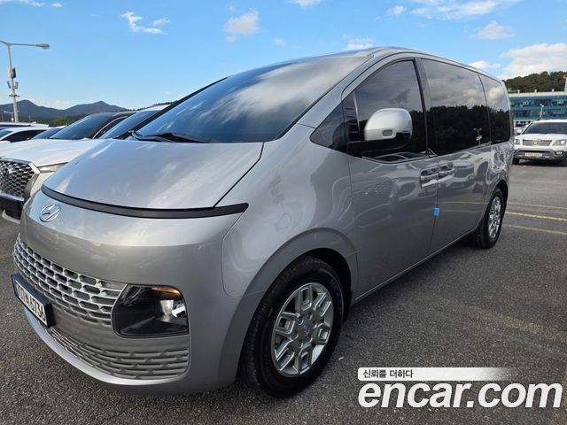 Hyundai Staria 2023 — photo 1
