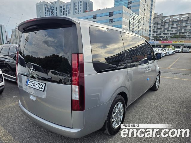 Hyundai Staria 2023 — photo 4