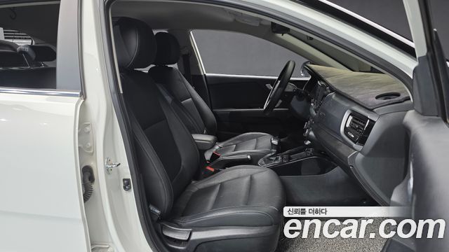 Kia Stonic 2018 — photo 11