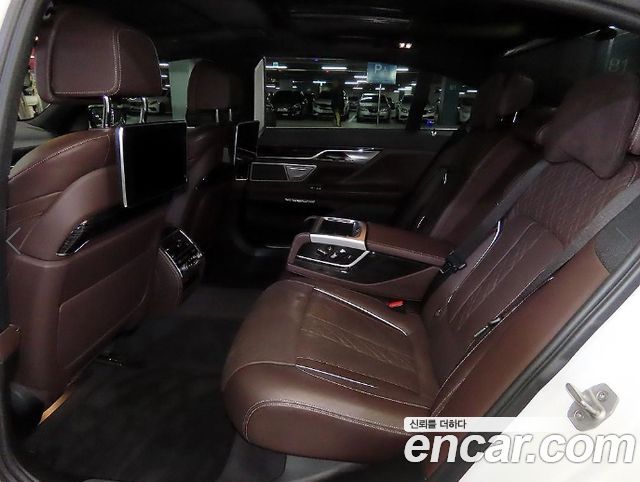 BMW 7-Series 2017 — photo 7