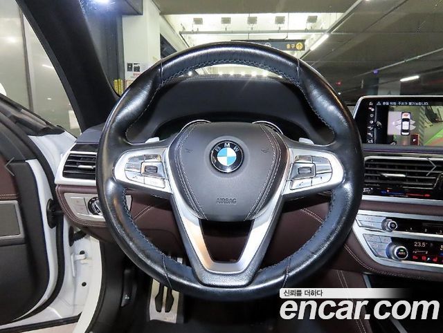 BMW 7-Series 2017 — photo 8