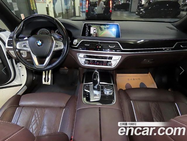 BMW 7-Series 2017 — photo 10