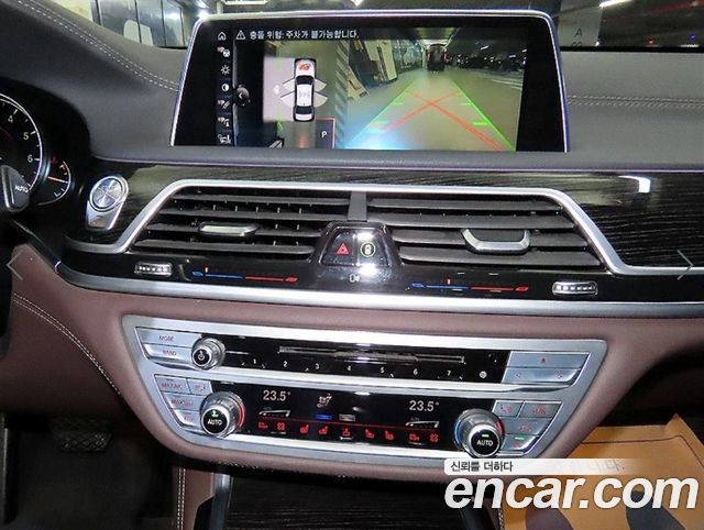 BMW 7-Series 2017 — photo 11