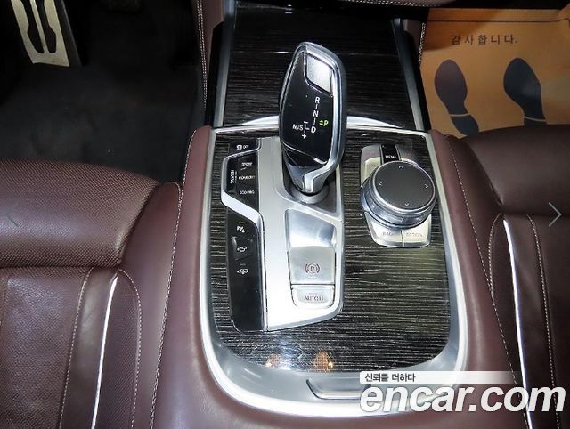 BMW 7-Series 2017 — photo 12