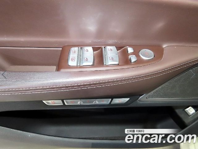 BMW 7-Series 2017 — photo 13