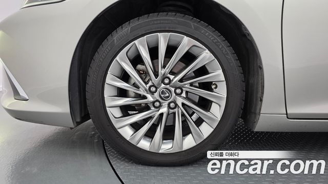 Lexus ES 2025 — photo 5