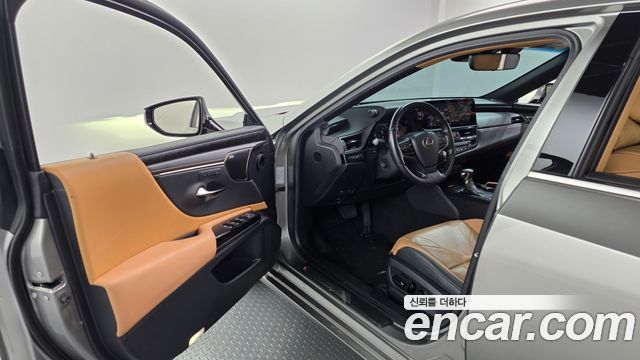 Lexus ES 2025 — photo 13