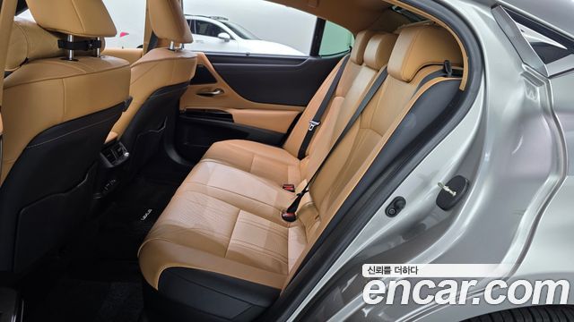 Lexus ES 2025 — photo 17