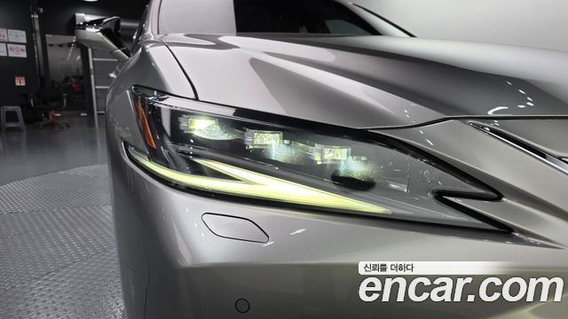 Lexus ES 2025 — photo 8