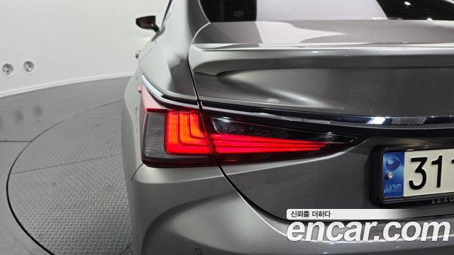 Lexus ES 2025 — photo 9