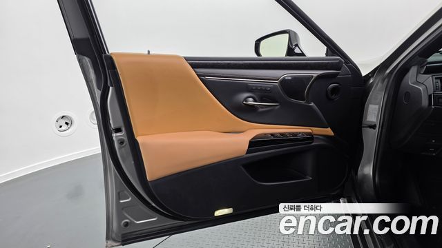 Lexus ES 2025 — photo 14