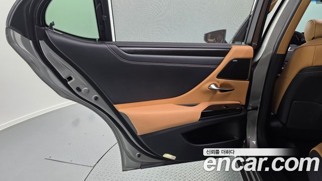 Lexus ES 2025 — photo 15