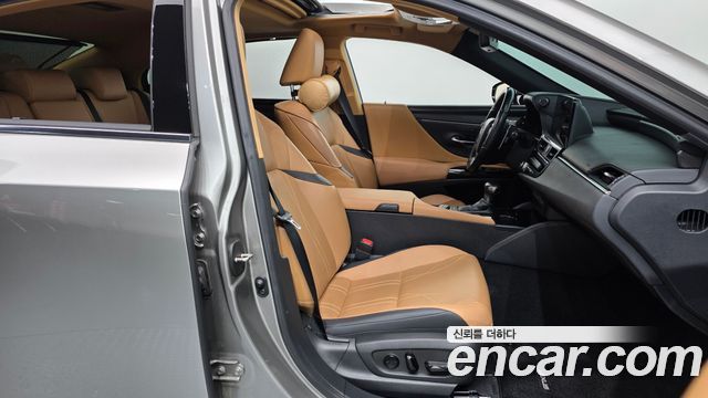 Lexus ES 2025 — photo 16