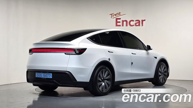 Tesla Model Y 2026 — photo 2