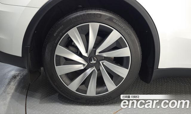 Tesla Model Y 2026 — photo 5