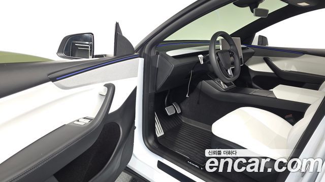 Tesla Model Y 2026 — photo 13