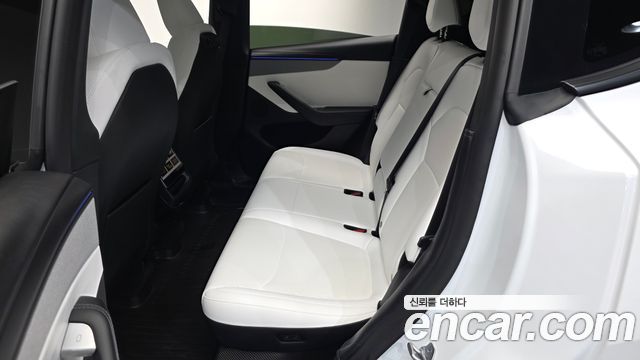 Tesla Model Y 2026 — photo 17