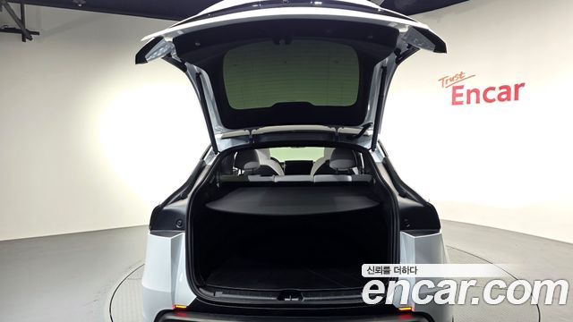 Tesla Model Y 2026 — photo 23