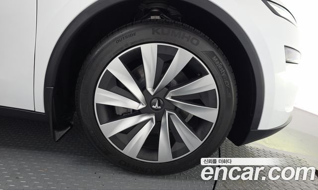 Tesla Model Y 2026 — photo 7