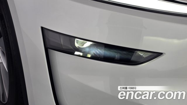 Tesla Model Y 2026 — photo 8