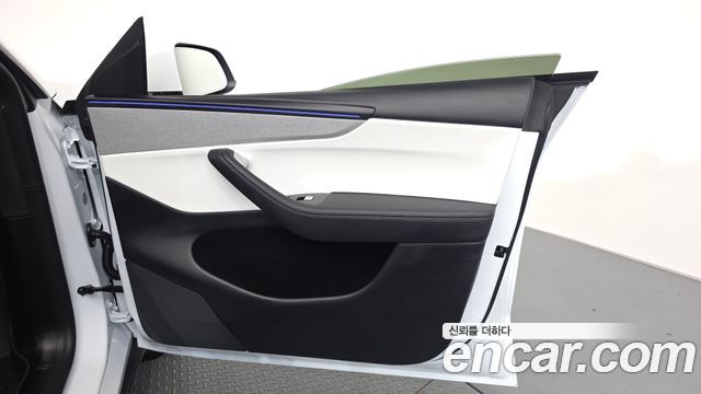 Tesla Model Y 2026 — photo 14