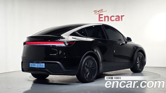 Tesla Model Y 2025 — photo 2