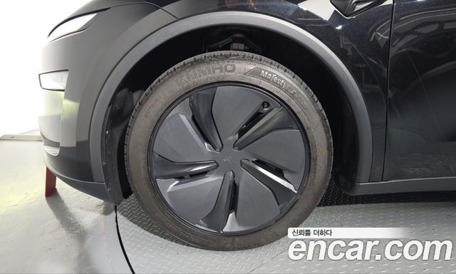 Tesla Model Y 2025 — photo 5