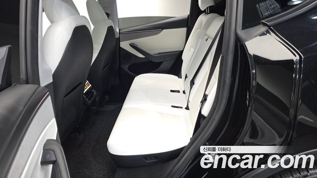 Tesla Model Y 2025 — photo 17