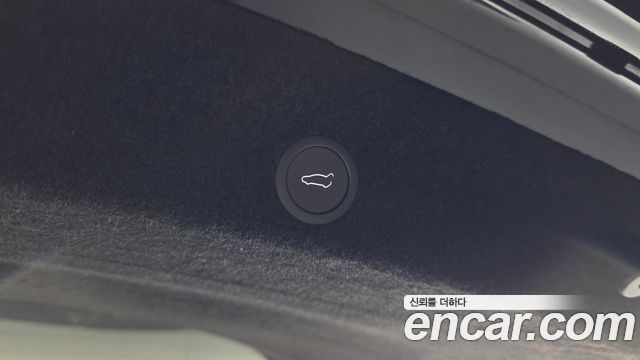 Tesla Model Y 2025 — photo 23