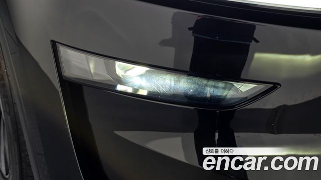 Tesla Model Y 2025 — photo 8