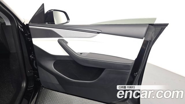 Tesla Model Y 2025 — photo 14