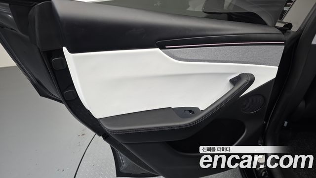 Tesla Model Y 2025 — photo 15