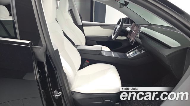 Tesla Model Y 2025 — photo 16